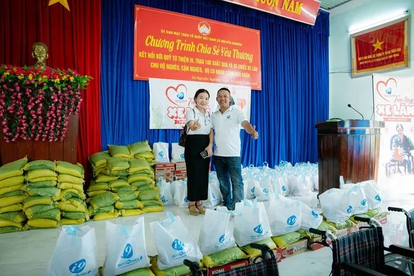 Hình ảnh biểu tượng nhóm hỗ trợ, một nhóm người đang ngồi vòng tròn, thể hiện sự đoàn kết và chia sẻ kinh nghiệm.