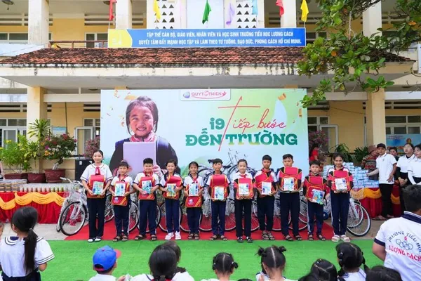 Sách và bút tượng trưng cho việc học hỏi kiến thức