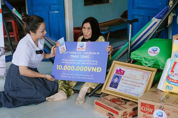 Biểu tượng bàn tay đưa ra sự giúp đỡ và các nhóm hỗ trợ cho người gặp vấn đề cờ bạc