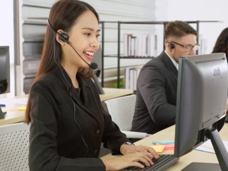 Hình ảnh điện thoại nhận mã OTP hoặc email xác nhận