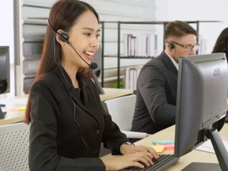 Hình ảnh điện thoại nhận mã OTP hoặc email xác nhận