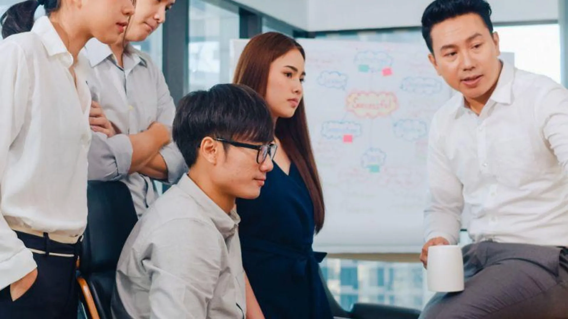 Hình ảnh minh họa chơi cờ bạc có trách nhiệm, với biểu tượng lá chắn và đồng hồ cát, thể hiện sự kiểm soát và an toàn trên nền tảng b29 bet.